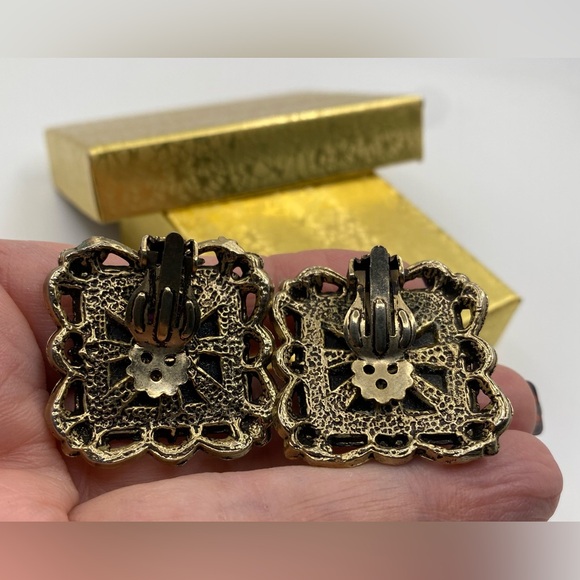 Square Unstamped Clip On Earrings Vintage Gold-Tone - Picture 3 of 6